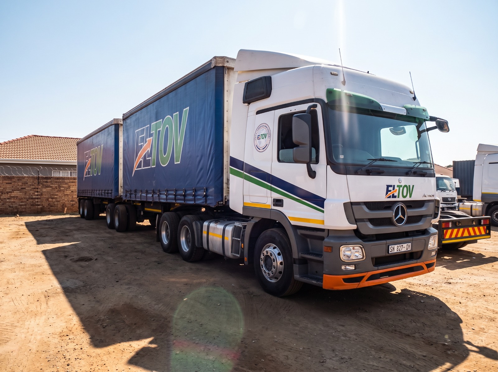 El Tov tautliner trailer loaded for industrial freight